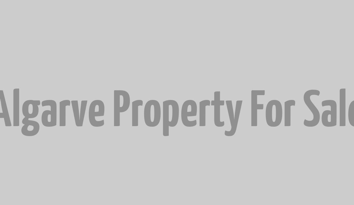 Can foreigners buy property in the Algarve?